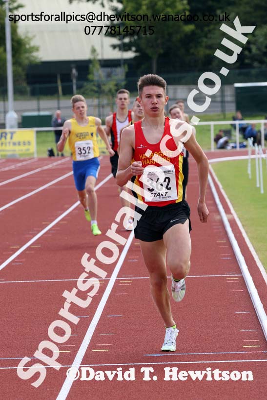 Under-17 mens 800 metres. Photo: David T. Hewitson/Sports for All Pics